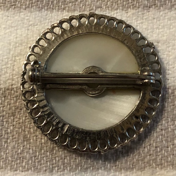 Vintage Royal Canadian Legion Pin - Picture 2 of 2